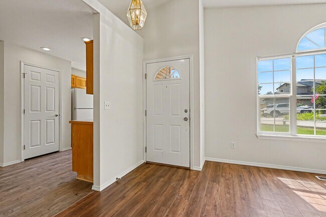 Foto del edificio - 2463 N Stone Pl