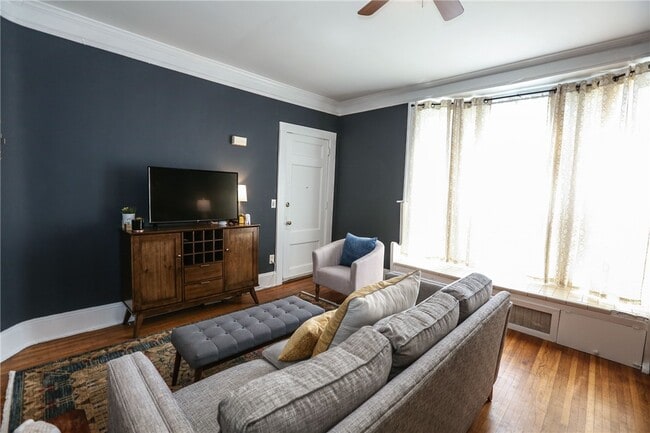 Foto del edificio - 872 University Ave