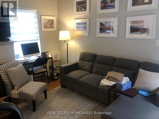 Photo du bâtiment - 2196 Queen St E