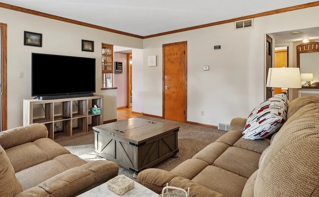 Building Photo - 38788 Congressional Ln
