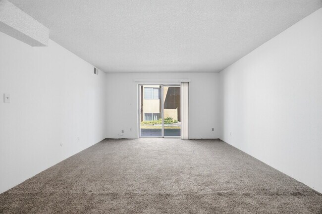 Building Photo - $1,195.95 - 1 Bed, 1 Bath Condo in Denver with Outdoor Patio Space