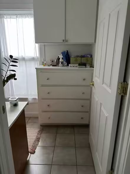 Building Photo - 723 Lawrence St - Utilities Included