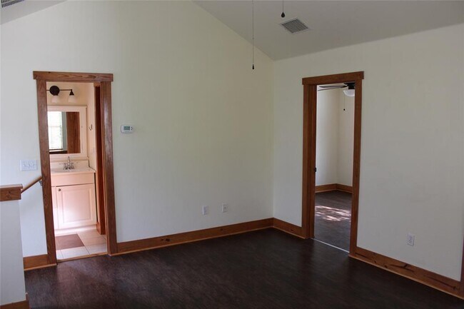 Building Photo - 107 Laurelwood Dr S