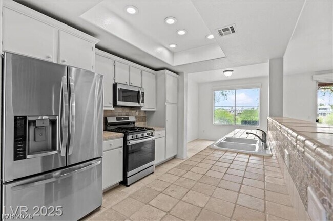 Foto del edificio - 664 Peachy Canyon Cir