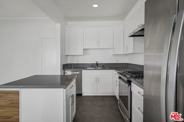 Building Photo - 451 N Orange Grove Ave