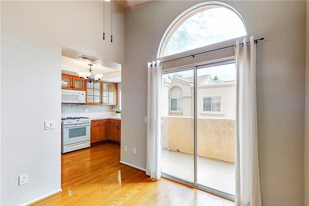 Foto del edificio - 25120 Steinbeck Ave