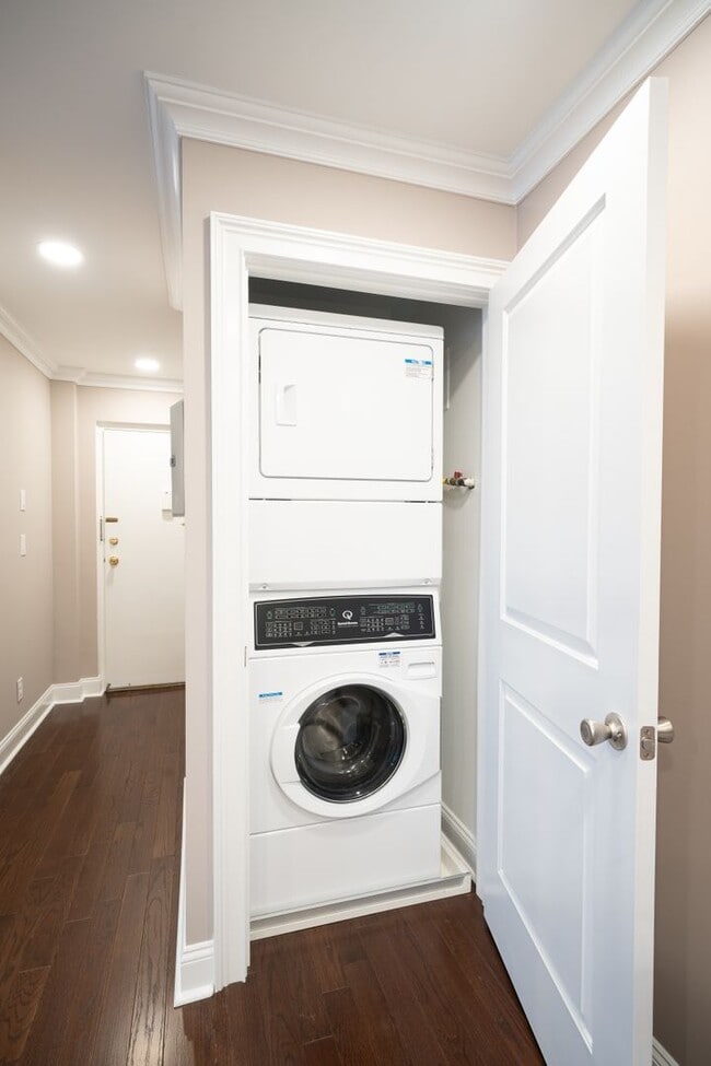 Interior Photo - Hickory Manor