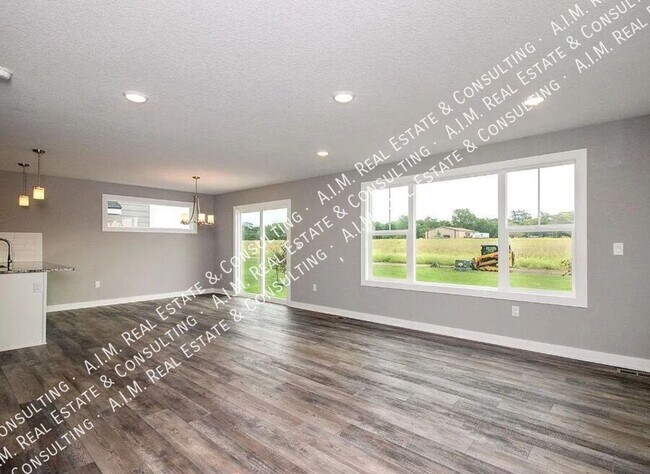 Building Photo - 1817 NE Heritage Dr