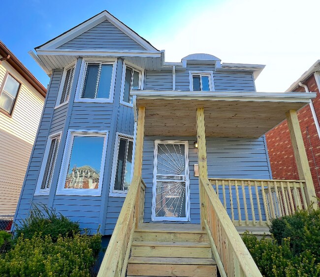 Building Photo - 5166 Iroquois Ave