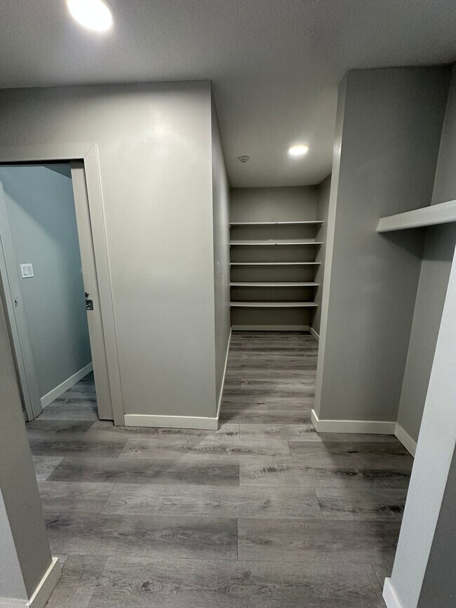 Building Photo - 13516-102 102 St NW