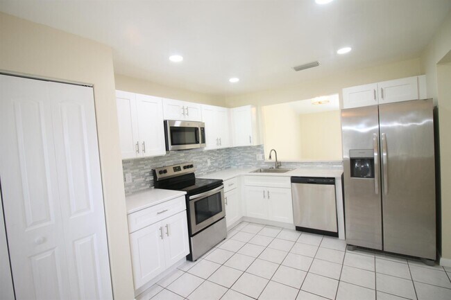 Foto del edificio - 6076 Strawberry Lakes Cir