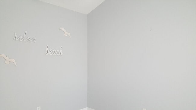 Building Photo - Beautiful Semi Furnished 1 bedroom