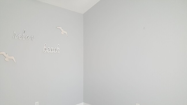 Foto del edificio - Beautiful Semi Furnished 1 bedroom