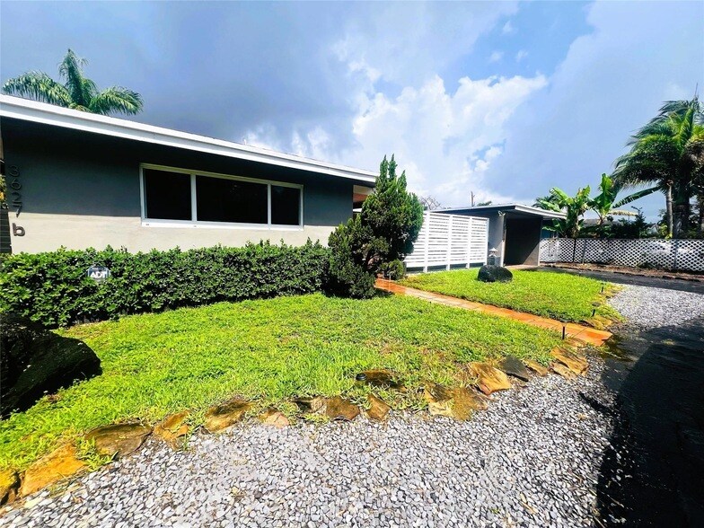Primary Photo - 3627 NE 20th Ave