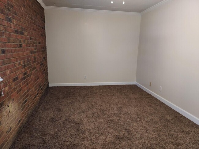 Building Photo - 328 S Cherry St