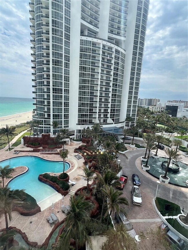 Foto del edificio - 18201 Collins Ave