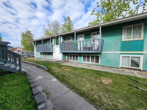 Building Photo - 1032 E 12th Ave