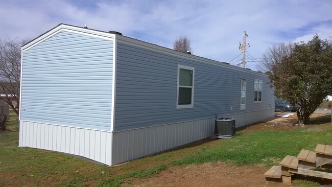 Building Photo - 261 Park Dr