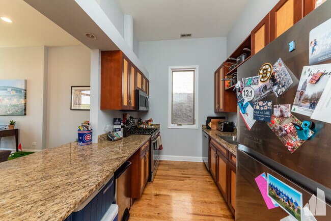 Foto del edificio - 1133 W Addison St