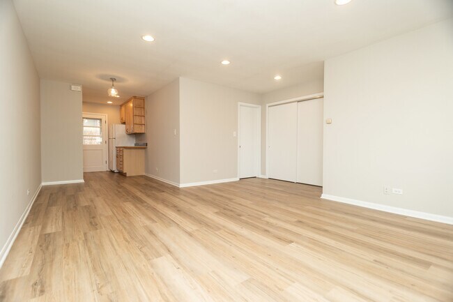 Building Photo - 211 Vine Ave