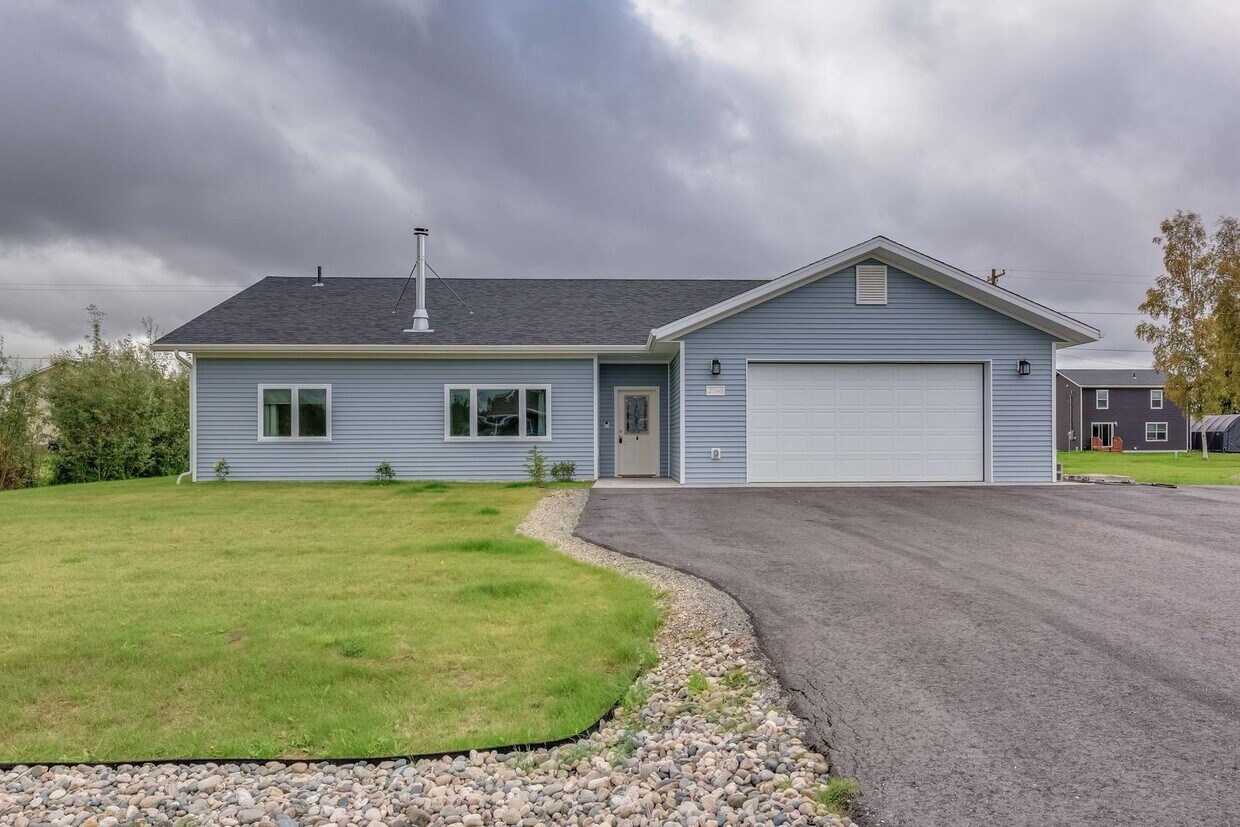 Primary Photo - 3 bed/2 bath Single Family Home in North P...