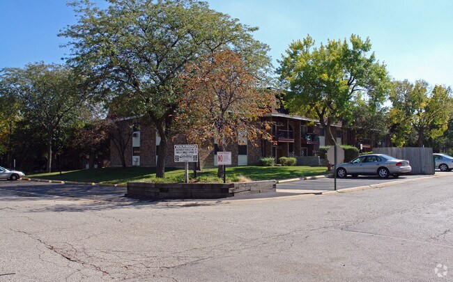 Building Photo - Steeple Hill