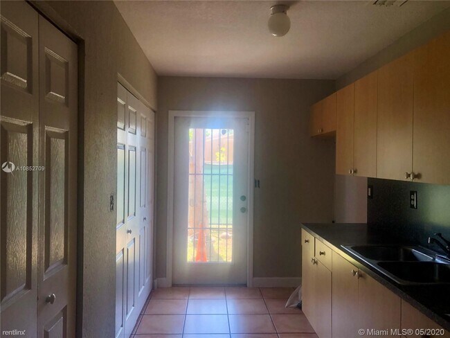 Foto del edificio - 3 br, 2 bath  - 10101 W Indigo St