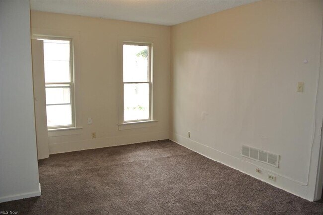 Building Photo - 73 S Maple St