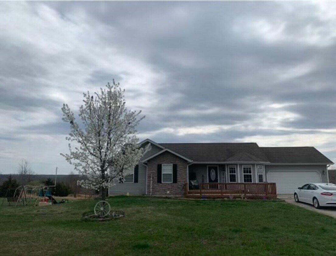 Primary Photo - 4 Bedroom House in Dixon, MO for Rent!