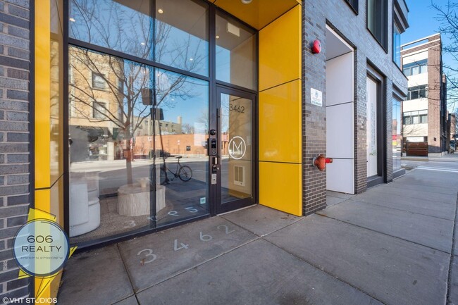 Building Photo - 3462 N Lincoln Ave