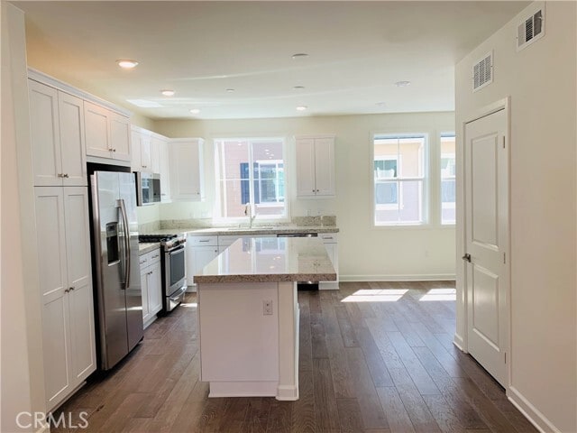 Building Photo - 18353 Iris Ln
