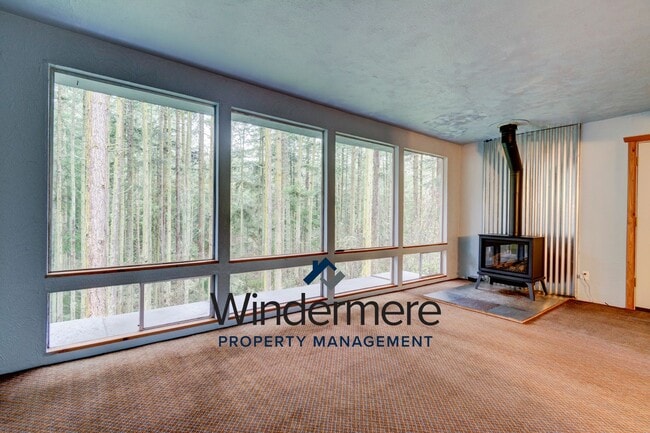 Building Photo - Private 2 bed 2 bath home