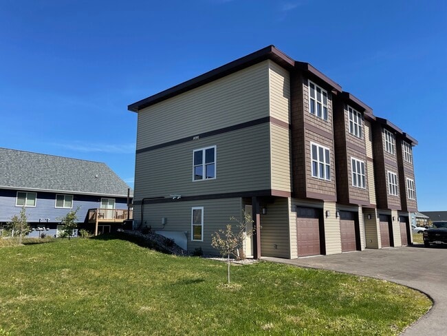 221 N Bergamont Blvd