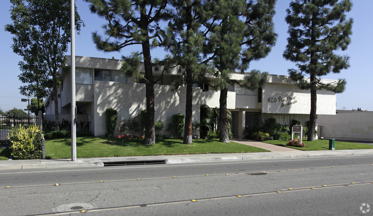 Foto del edificio - Pinetree Apartments
