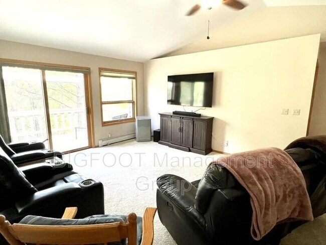 Building Photo - 1031 Woodbridge Dr
