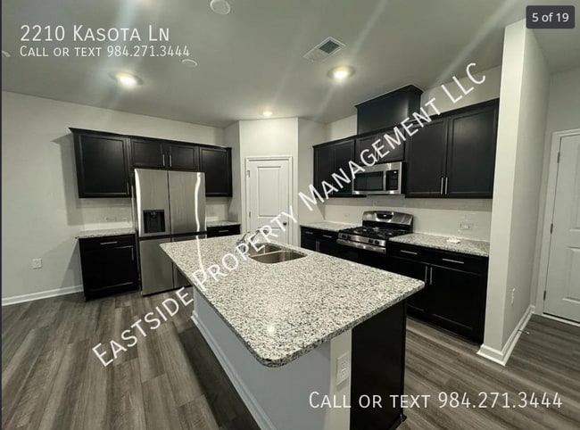 Building Photo - 2210 Kasota Ln