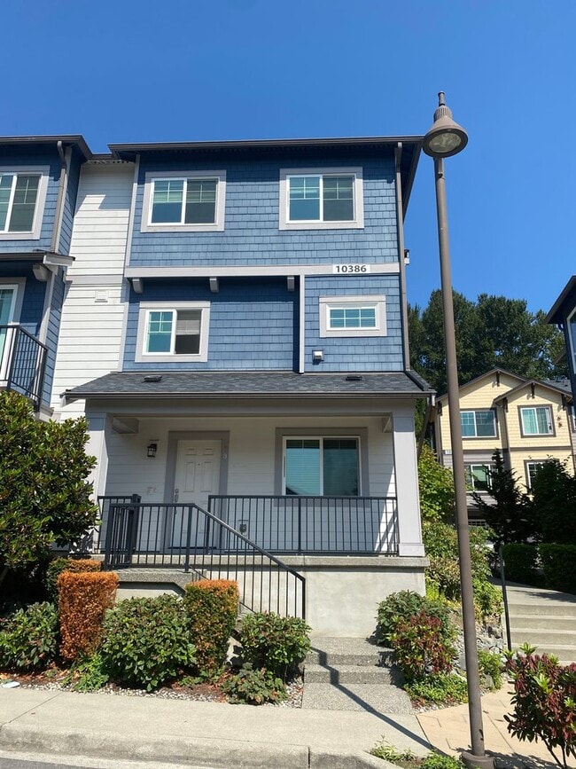 Foto del edificio - 4 Bed  2.5 Bath Redmond Townhome