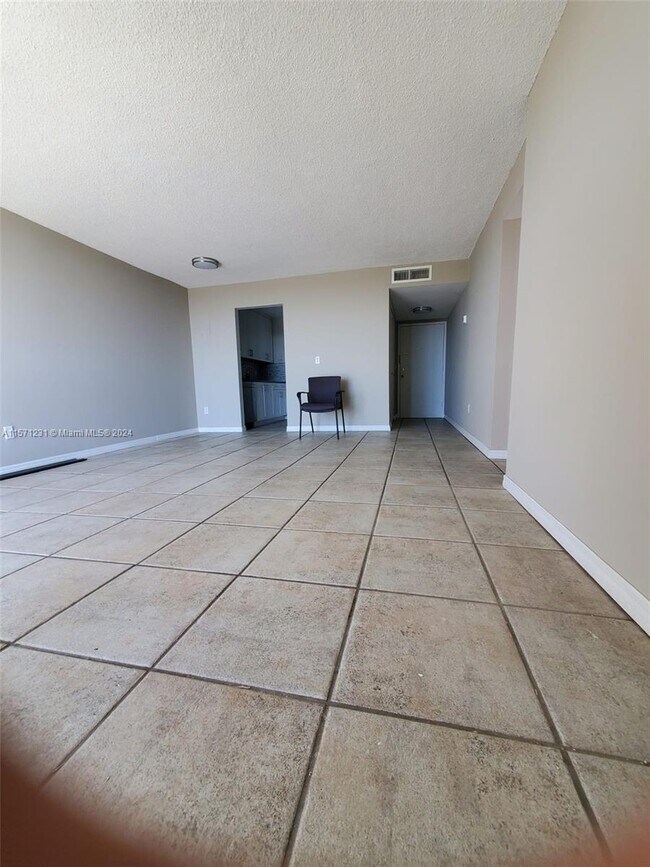 Foto del edificio - 2350 NE 135th St