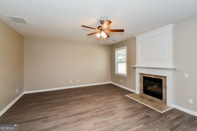 Building Photo - 5216 Lakerock Dr SW