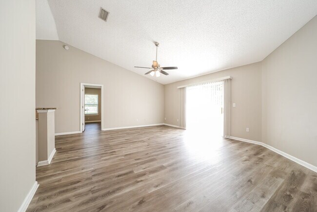 Foto del edificio - 45 Perry Creek Dr