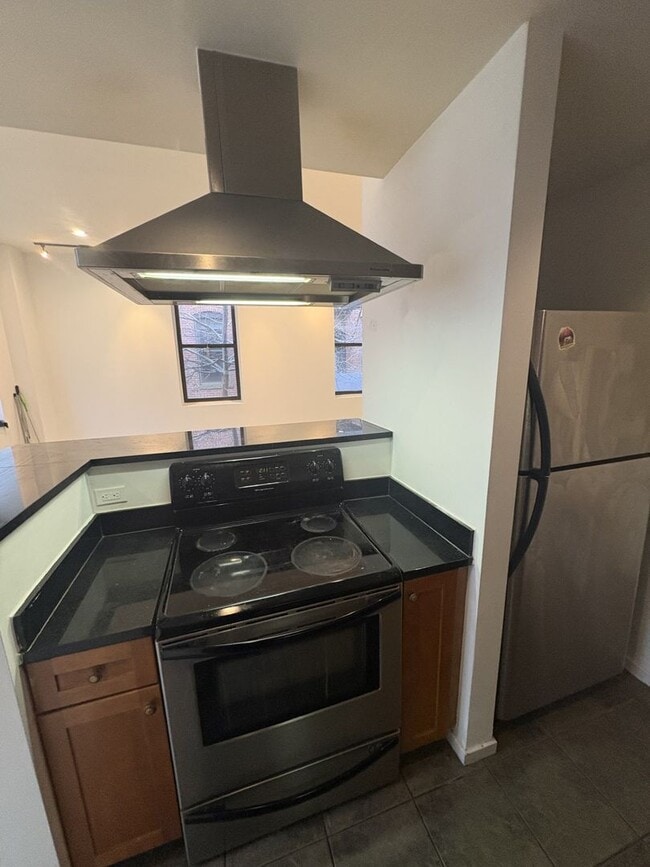 Building Photo - Spacious and Lovely Fed Hill 2bd/2ba Condo with CAC, W/D and more!