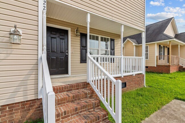Building Photo - 4 Bed 4.5 Bath Convenient to Campbell Univ...
