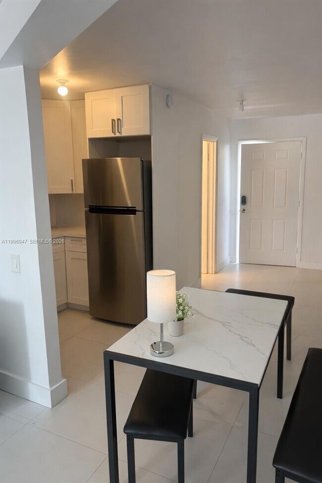 Foto del edificio - 7904 West Dr