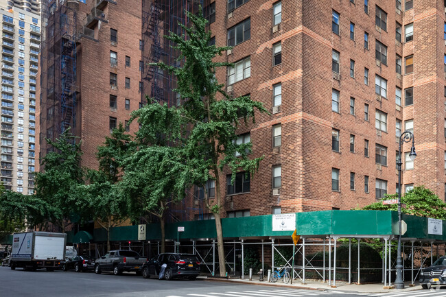 Building Photo - Two Tudor City Place