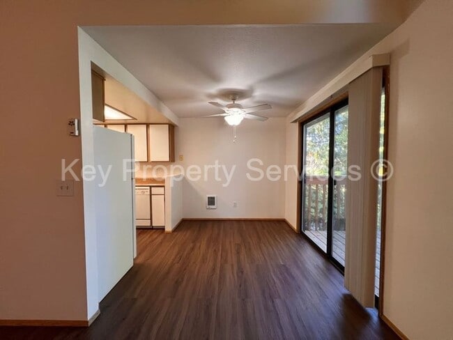 Building Photo - Updated Condo in Hazel Dell