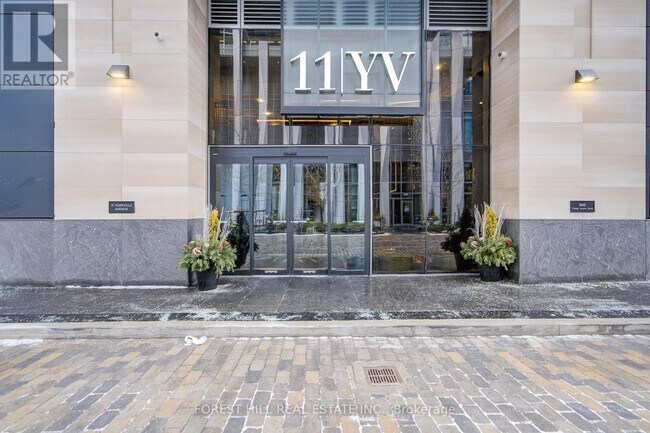 Photo du bâtiment - 11 Yorkville Ave