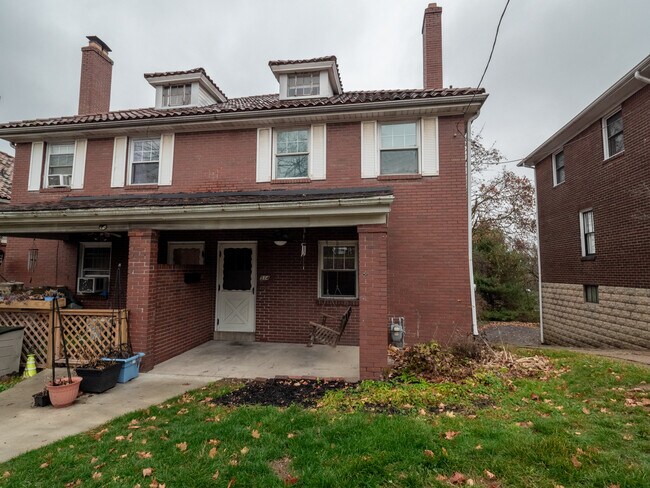 Building Photo - 514 McCully St