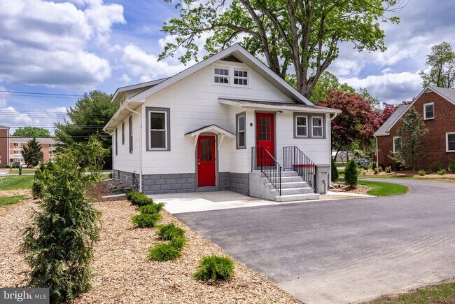 Foto del edificio - 1842 S Spring Rd