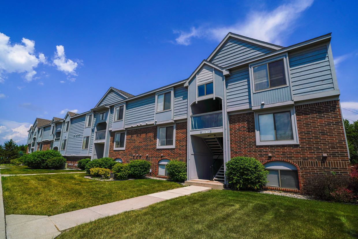 Creative Apartments By The Lakes Mall for Small Space