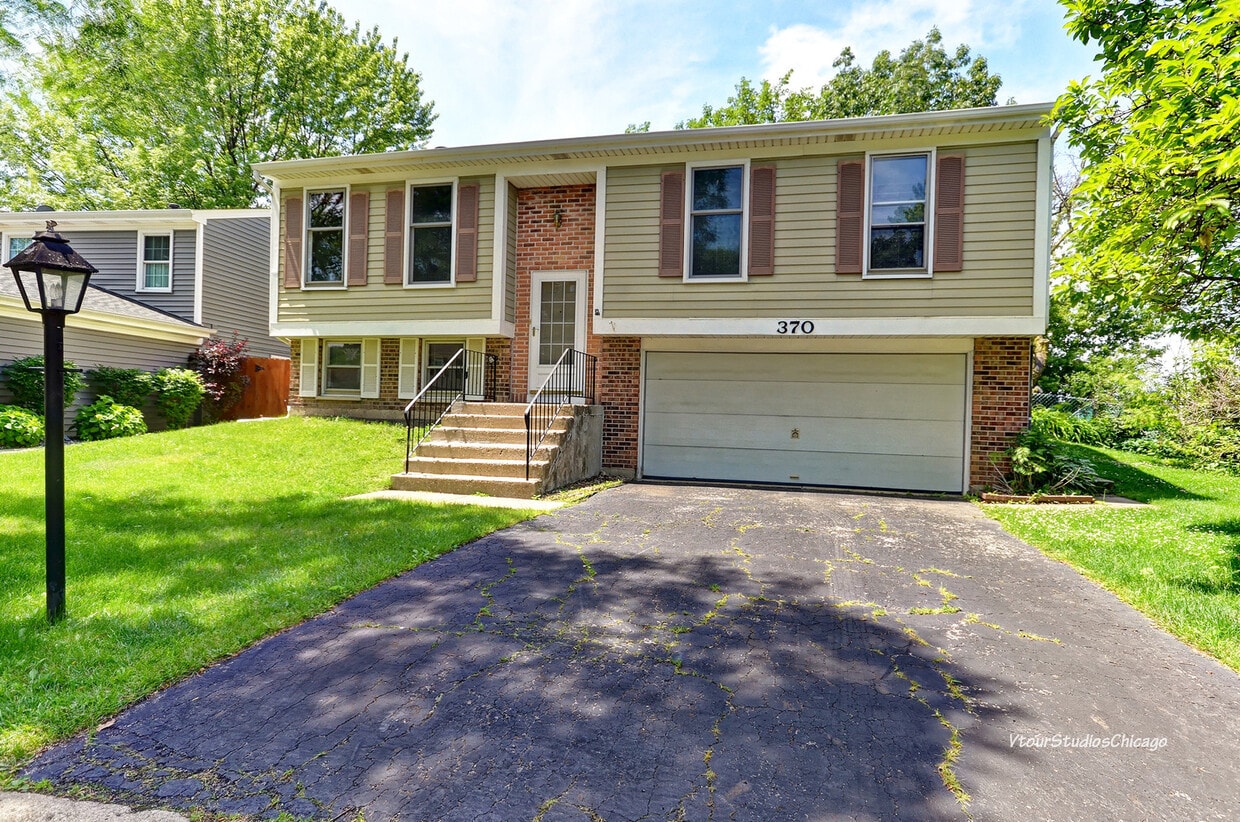 370 Norman Ln, Roselle, IL 60172 House Rental in Roselle, IL
